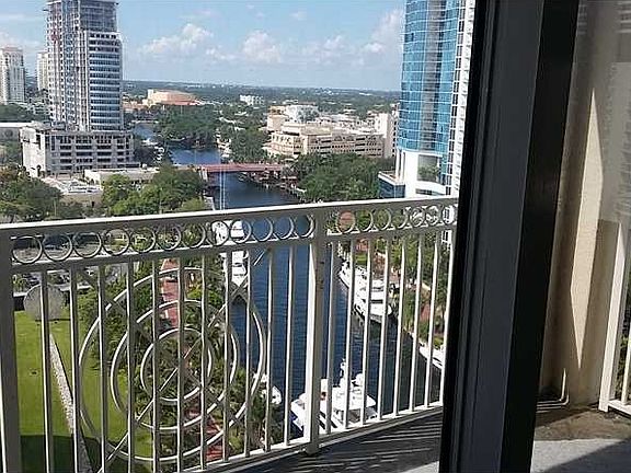 5th image of 511 SE 5th Ave APT 1616