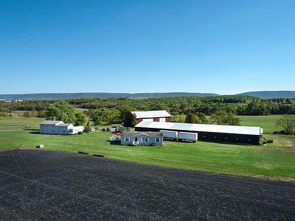 3rd image of 140 Eastwood Farm Ln
