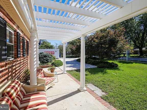 5th image of 1301 Janneys Ln