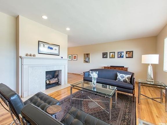 4th image of 2475 E Village Cir