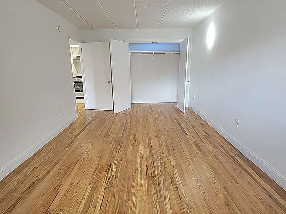 5th image of 14351 Roosevelt Ave #4S