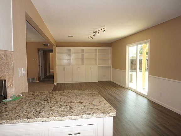 5th image of 2457 Oxford Ave