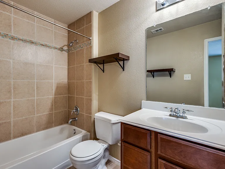 1123 Sophia St — Photo 10