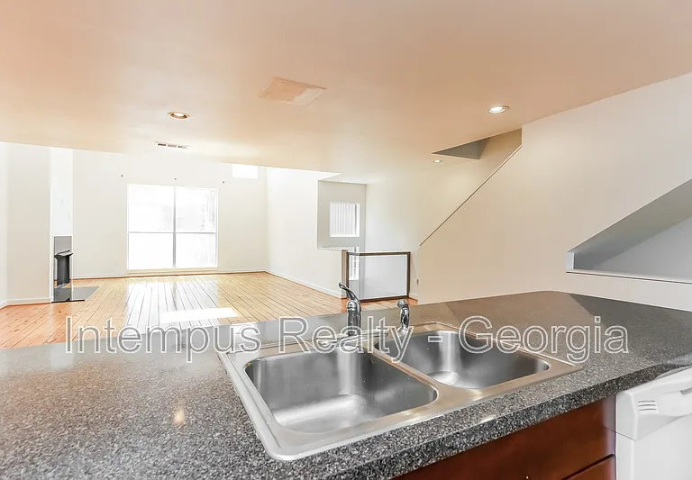 241 Maynard Ter #5 — Photo 11