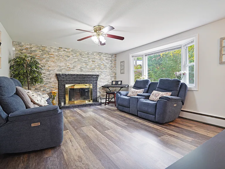 18 E Derry Rd — Photo 17