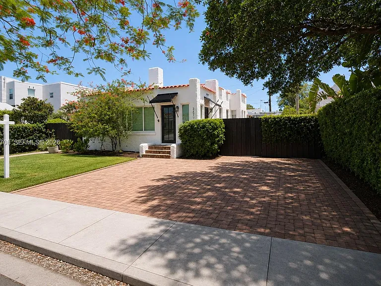 2272 SW 11th Ter — Photo 3