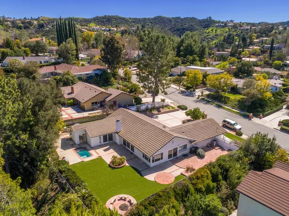 22451 Calipatria Dr, Calabasas, CA 91302