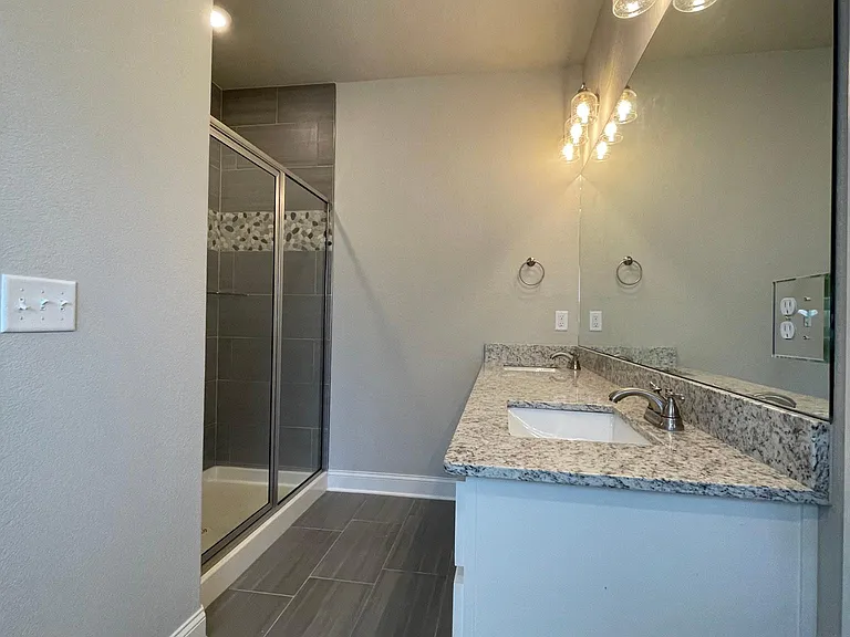 421 Linda Ln — Photo 21