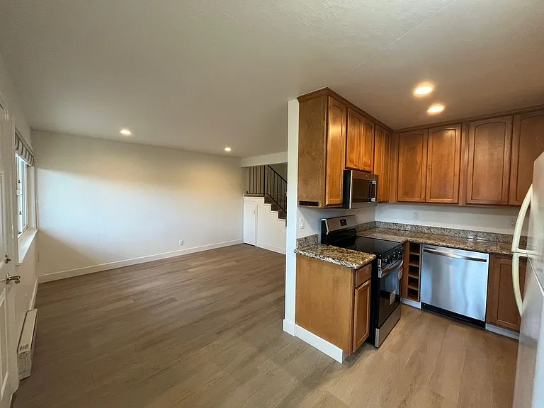 1615 Hudson St — Photo 1