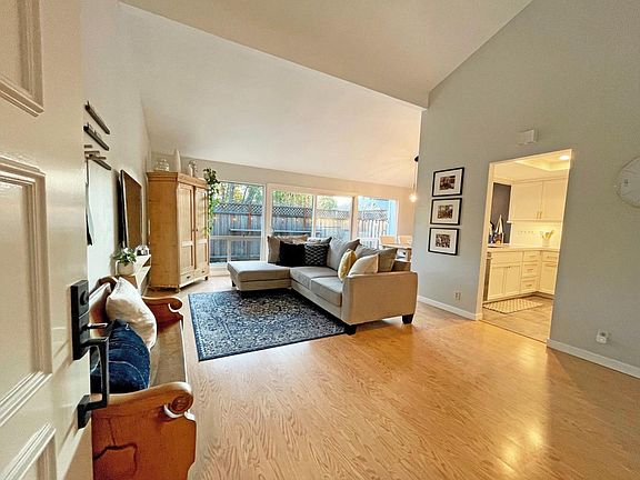2nd image of 1404 Cherrywood Sq