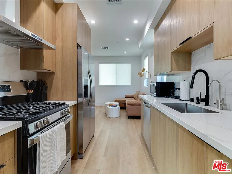 2815 S Redondo Blvd — Photo 4
