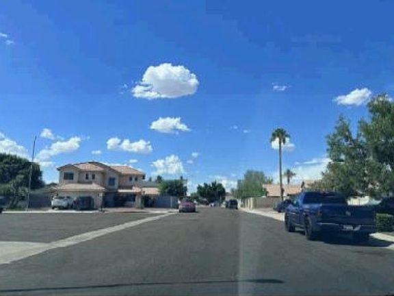 Exterior Neighborhood (street photo)