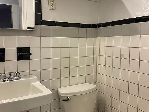 5th image of 134 W 46th St #4R