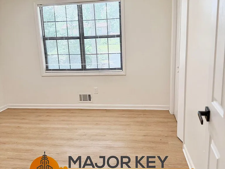 4555 Sugarloaf Pkwy — Photo 35