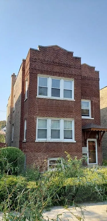 3 bed, 1.0 bath, $2,100 — Photo 1