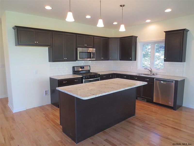4th image of 17 A FERRARA Avenue