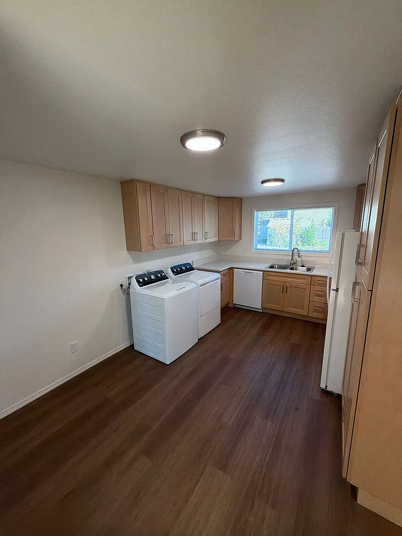 2 bed, 1.0 bath, 749 sqft, $1,645 — Photo 3