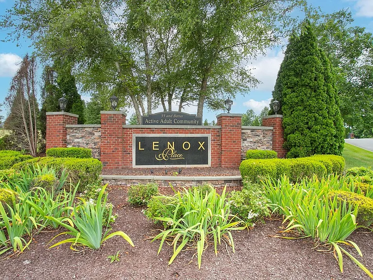 395 Devon Chase Hl #6402 — Photo 48