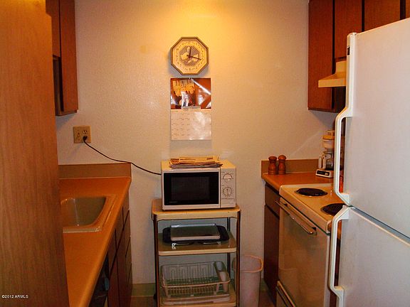 2nd image of 3033 E Devonshire Ave Unit 3036