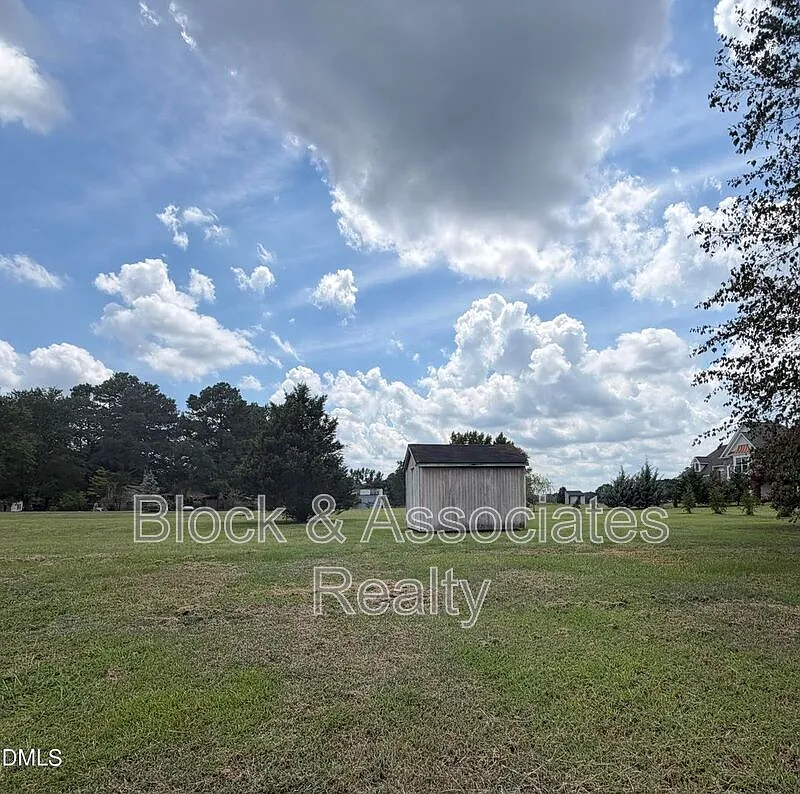 4 bed, 2.0 bath, $1,900 — Photo 3