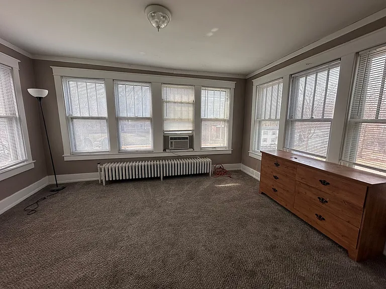 109 E Stewart Rd — Photo 5