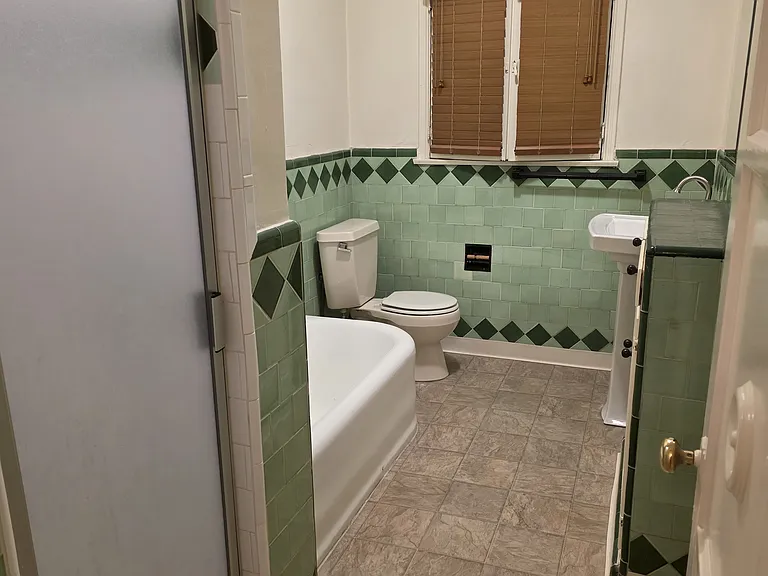 Bath w/ seperate shower and tub