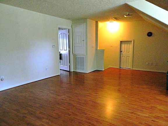 4th image of 5227 Twin Cedar Ln