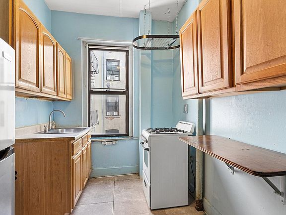 4th image of 15 Fort Washington Ave APT 4E