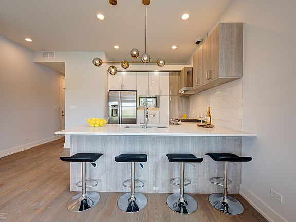 3rd image of 1462 W Winnemac Ave #2