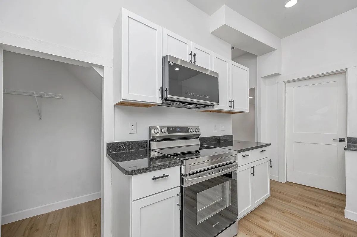 Building Photo - 636 Watkins St #B