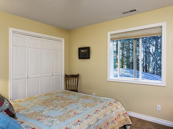 2nd bedroom upstairs