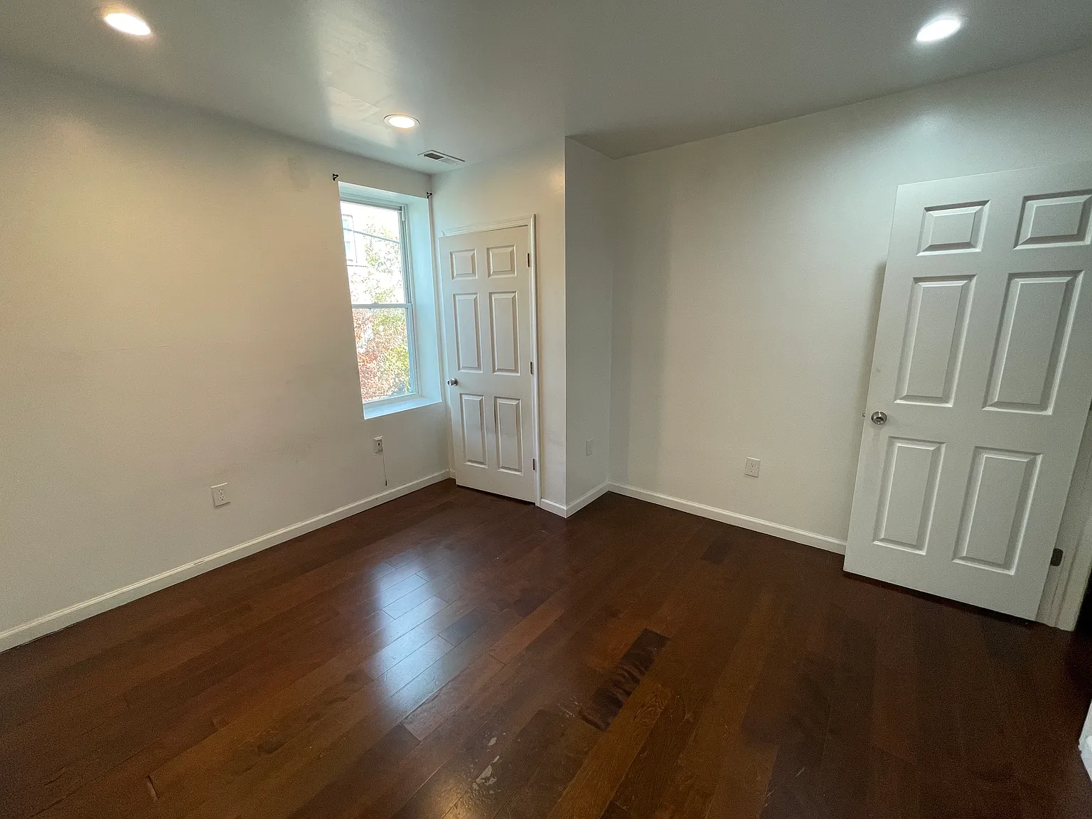 2 bed, $1,300 — Photo 4