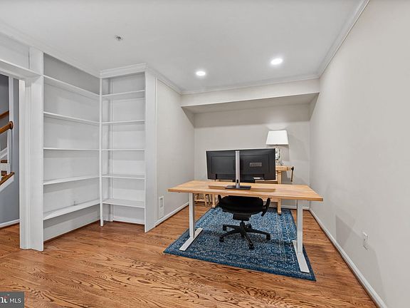 5th image of 9 W Montgomery St