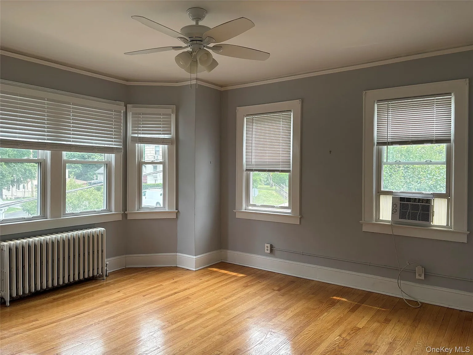 2 bed, 1.0 bath, 1014 sqft, $3,250 — Photo 2
