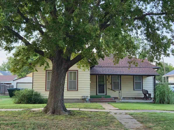 317 E 7th St, Russell, KS 67665