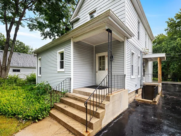 8320 Prospect St, Crystal Lake, IL 60098