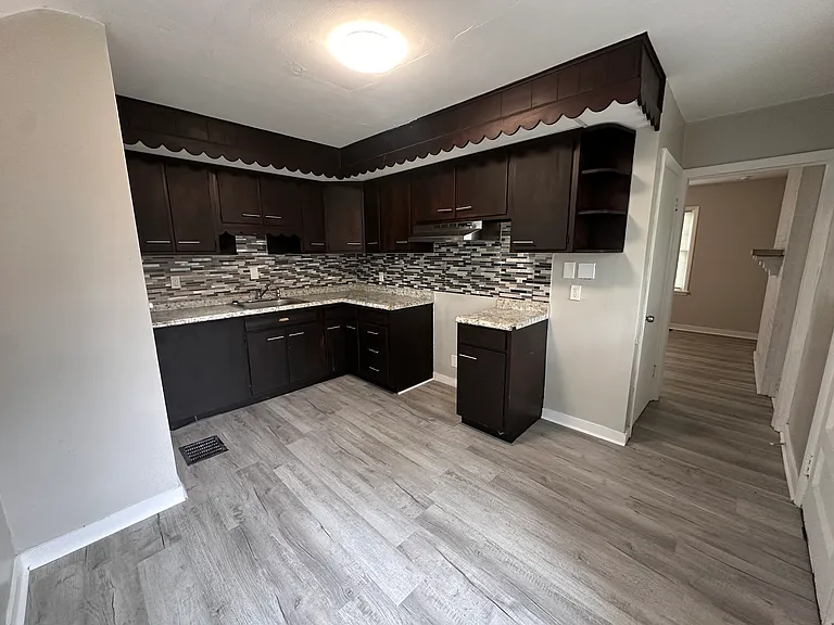 4141 Elliot Ave — Photo 2