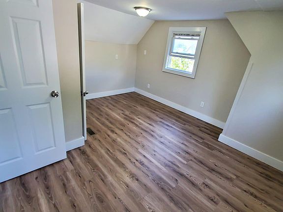 5th image of 565 13th Ave Floor 3