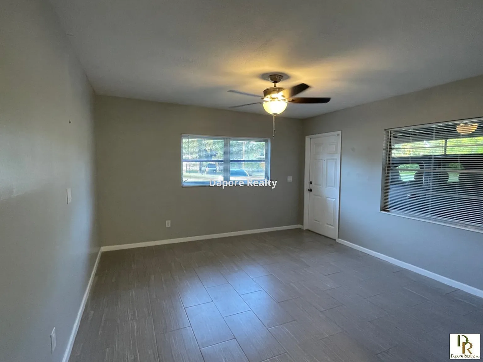 3 bed, 1.5 bath, 976 sqft, $1,595 — Photo 2