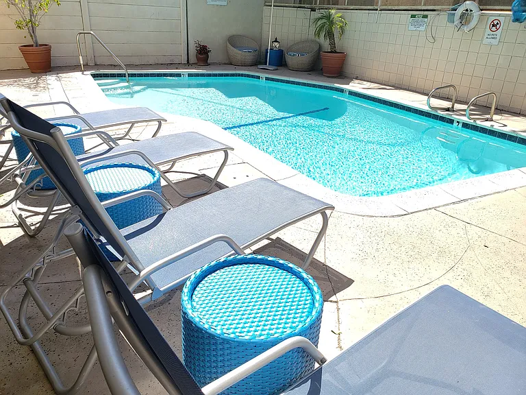 4225 Longridge Ave — Photo 41
