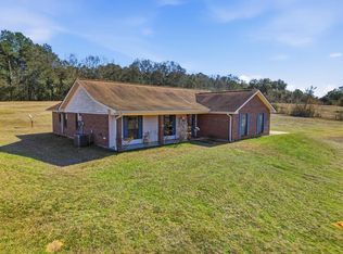 71 Woodland Rd, Carriere, MS 39426