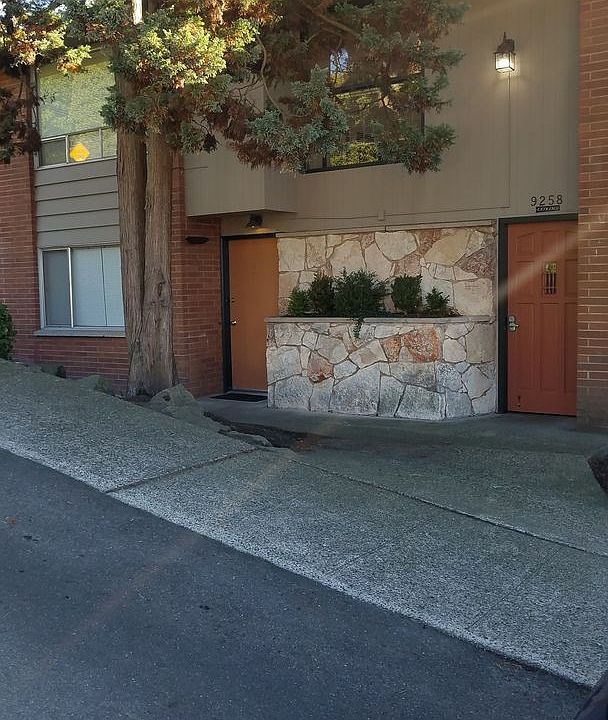 1st image of 9258 Greenwood Ave N APT 1
