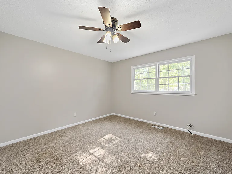 105 Windcreek Ln — Photo 27