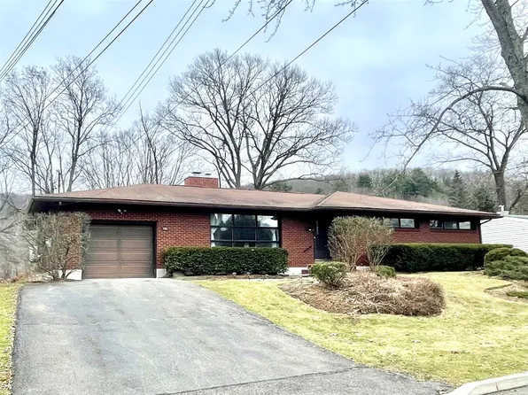 709 Keenan Dr, Vestal, NY 13850