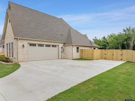 5th image of 405 Ashlyn Cir