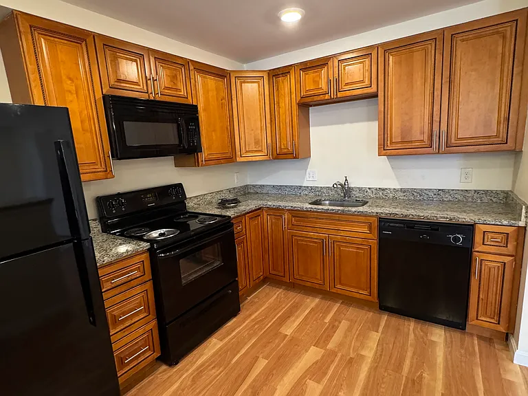 751 Highland Ave — Photo 2