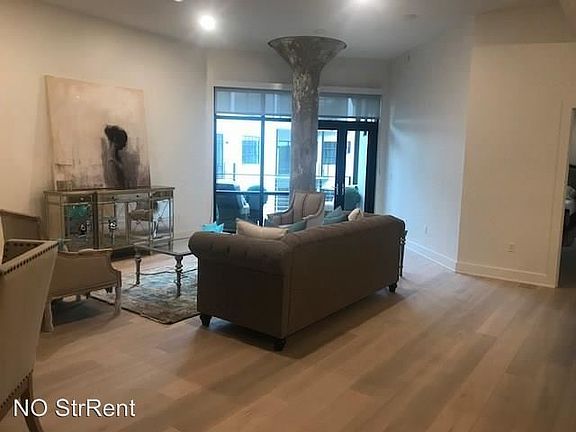 5th image of 939 Iberville St APT 413