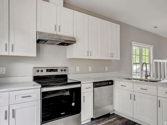 2nd image of 807 B Peedin St