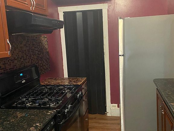 Kitchen: new refrigerator and dishwasher