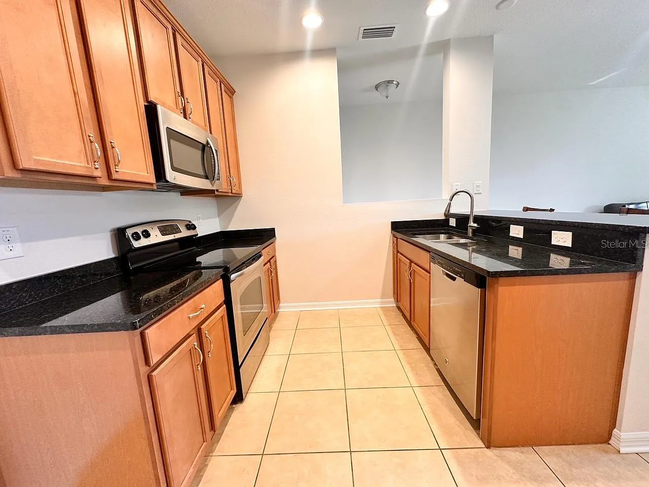 3 bed, 2.5 bath, 1500 sqft, $1,850 — Photo 3